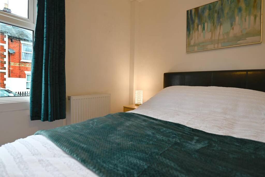 4 Bed Town House 'reading Town Centre' Reading