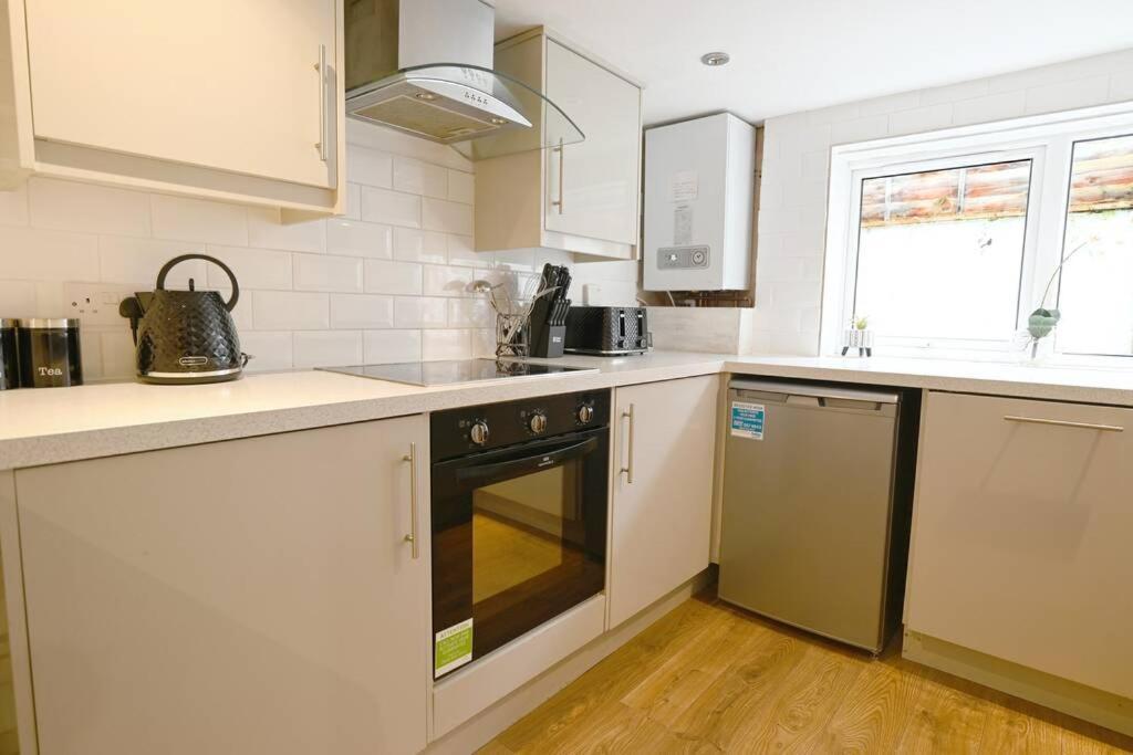 4 Bed Town House 'reading Town Centre' Holiday home Reading