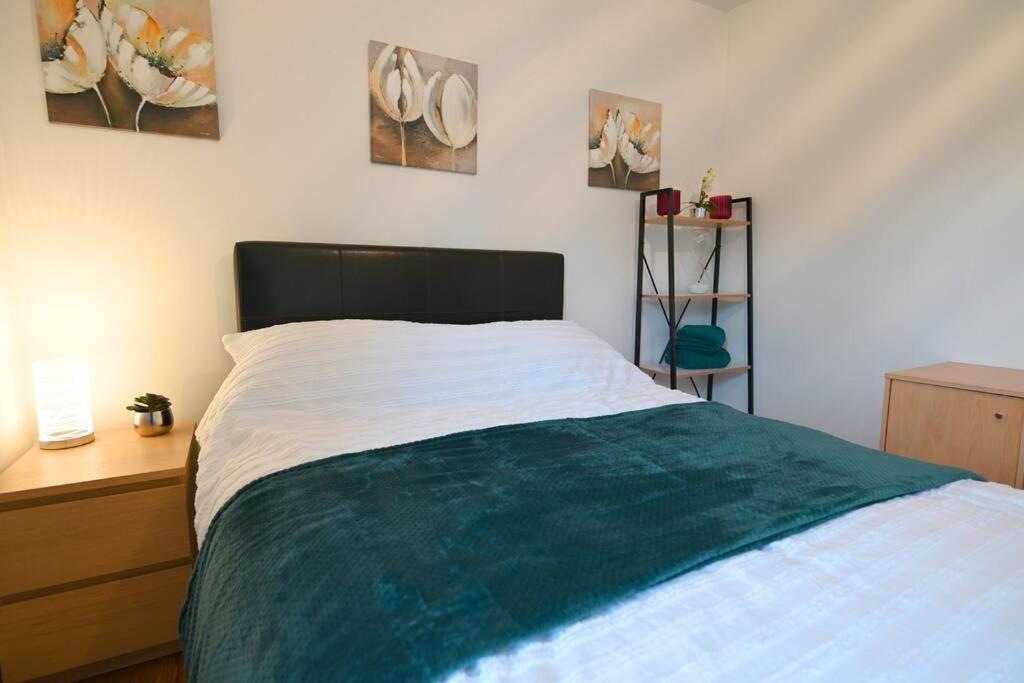 4 Bed Town House 'reading Town Centre' Reading