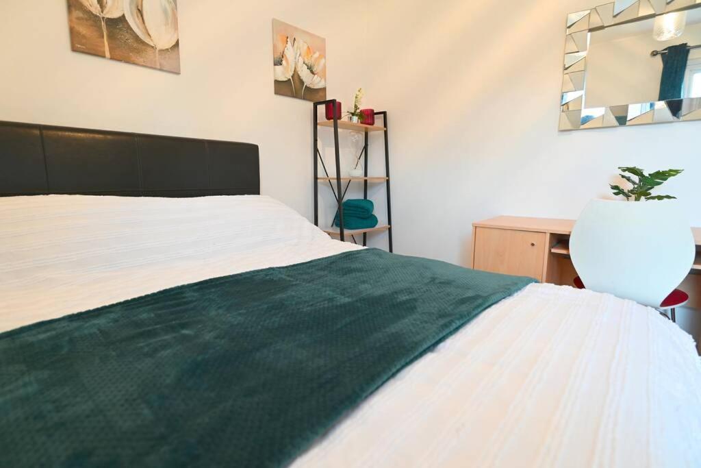 4 Bed Town House 'reading Town Centre' *