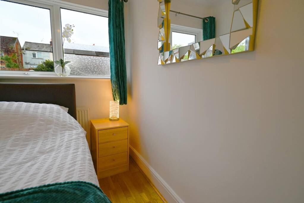 4 Bed Town House 'reading Town Centre' Holiday home