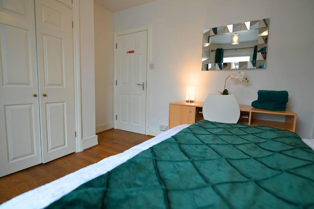 4 Bed Town House 'reading Town Centre' *