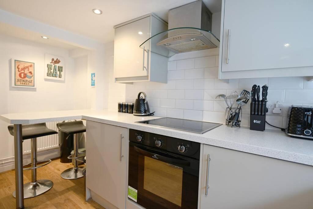 Holiday home 4 Bed Town House 'reading Town Centre'