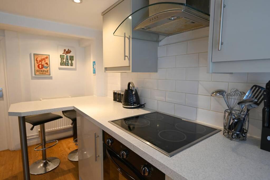 4 Bed Town House 'reading Town Centre' * Reading
