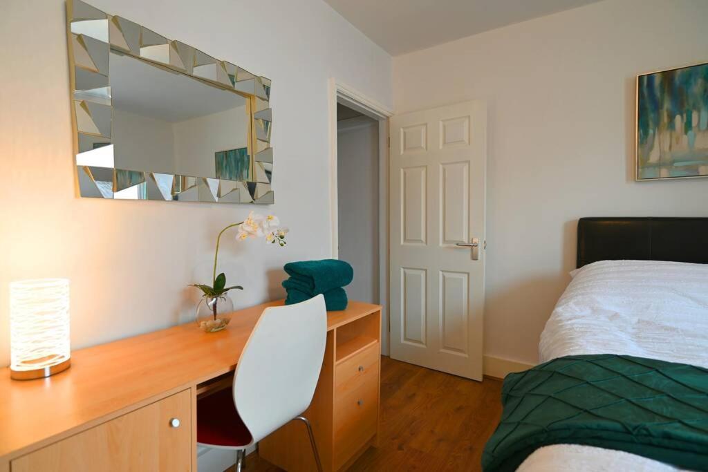 4 Bed Town House 'reading Town Centre' Holiday home Reading