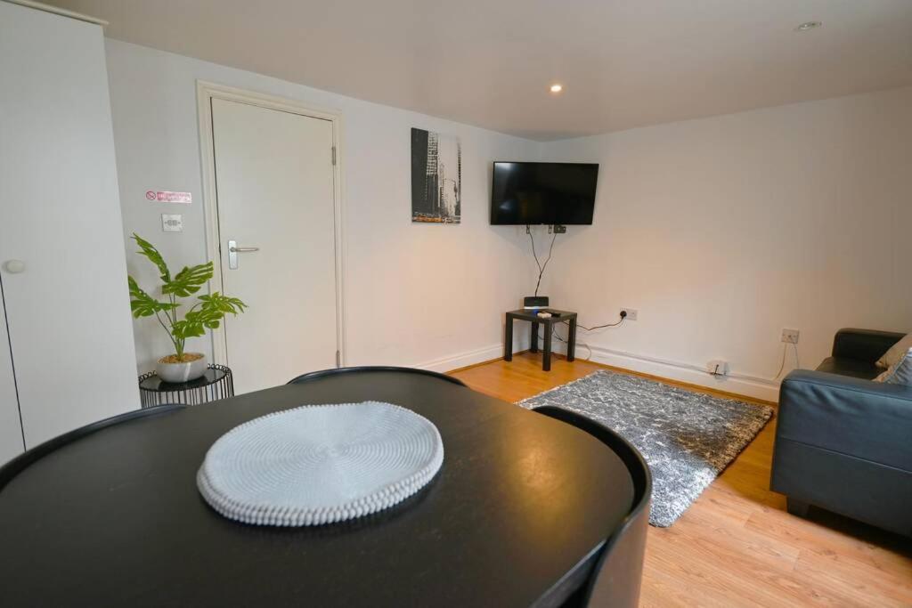 4 Bed Town House 'reading Town Centre' Holiday home *
