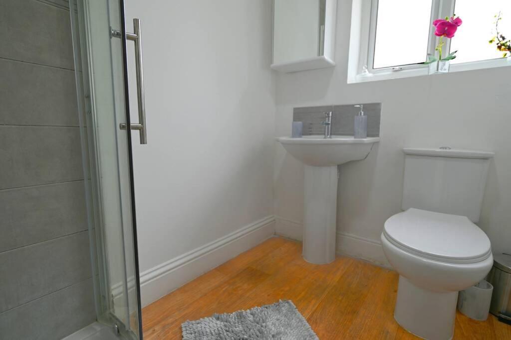 4 Bed Town House 'reading Town Centre' Holiday home