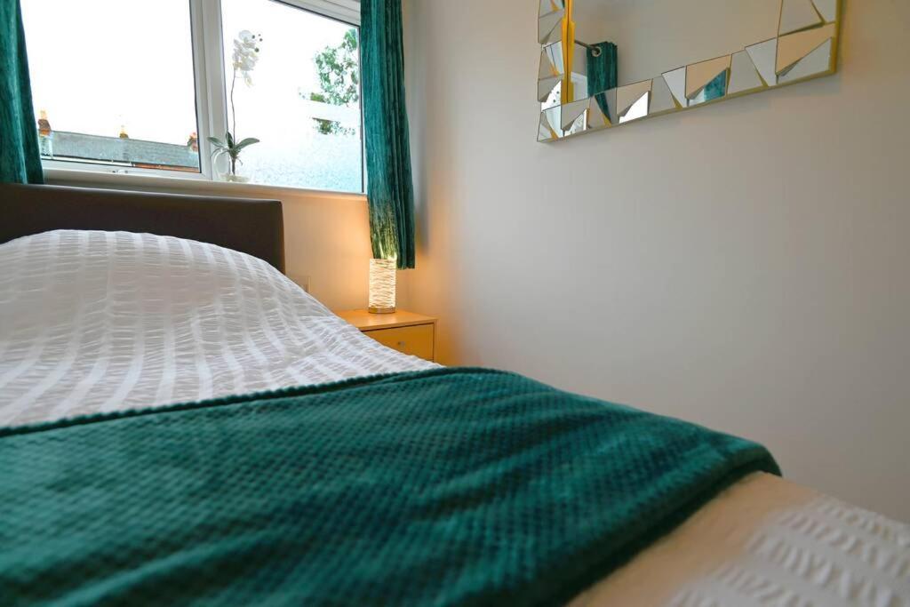 Holiday home 4 Bed Town House 'reading Town Centre'