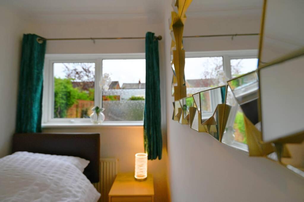 Holiday home 4 Bed Town House 'reading Town Centre'