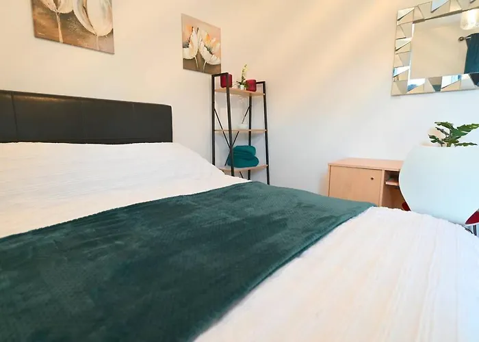 4 Bed Town House \'Reading Town Centre\'